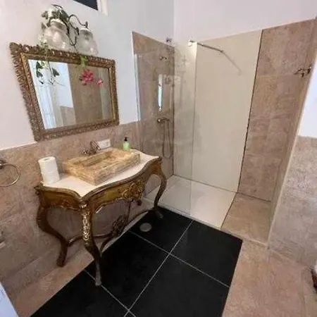 Casa Palacio Del Siglo Xviii En Centro * Севилья